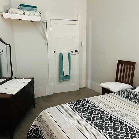 Wayne'S World Westport Hostel Ngoại thất bức ảnh